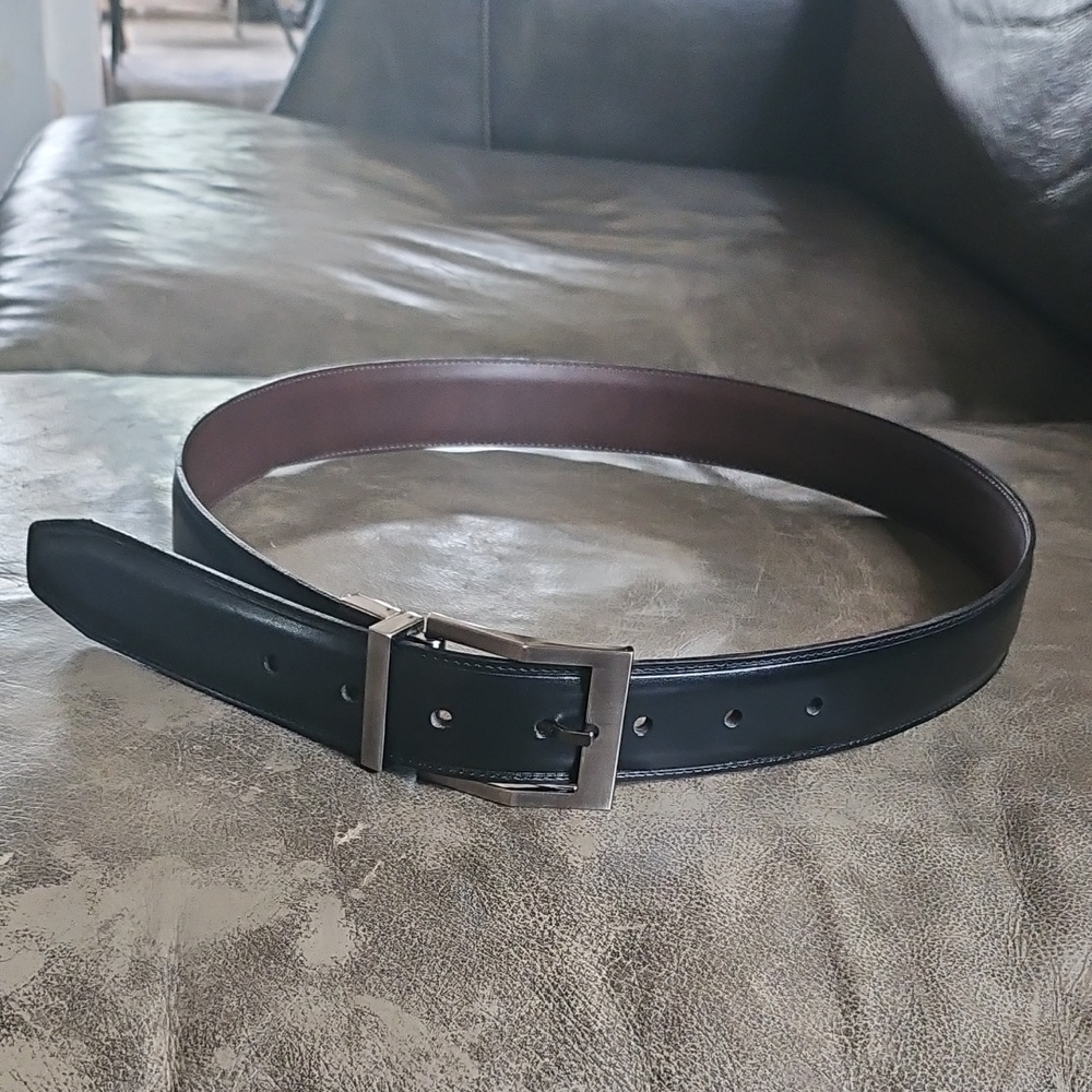 Never Worn SWISS GEAR Black & Brown Reversible Leather Belt